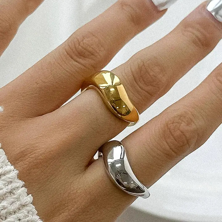 Erin Classic Wavy Band