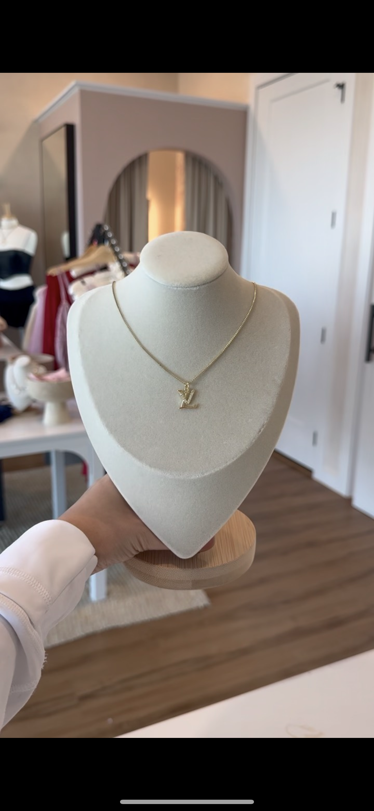 Elle Vee Necklace